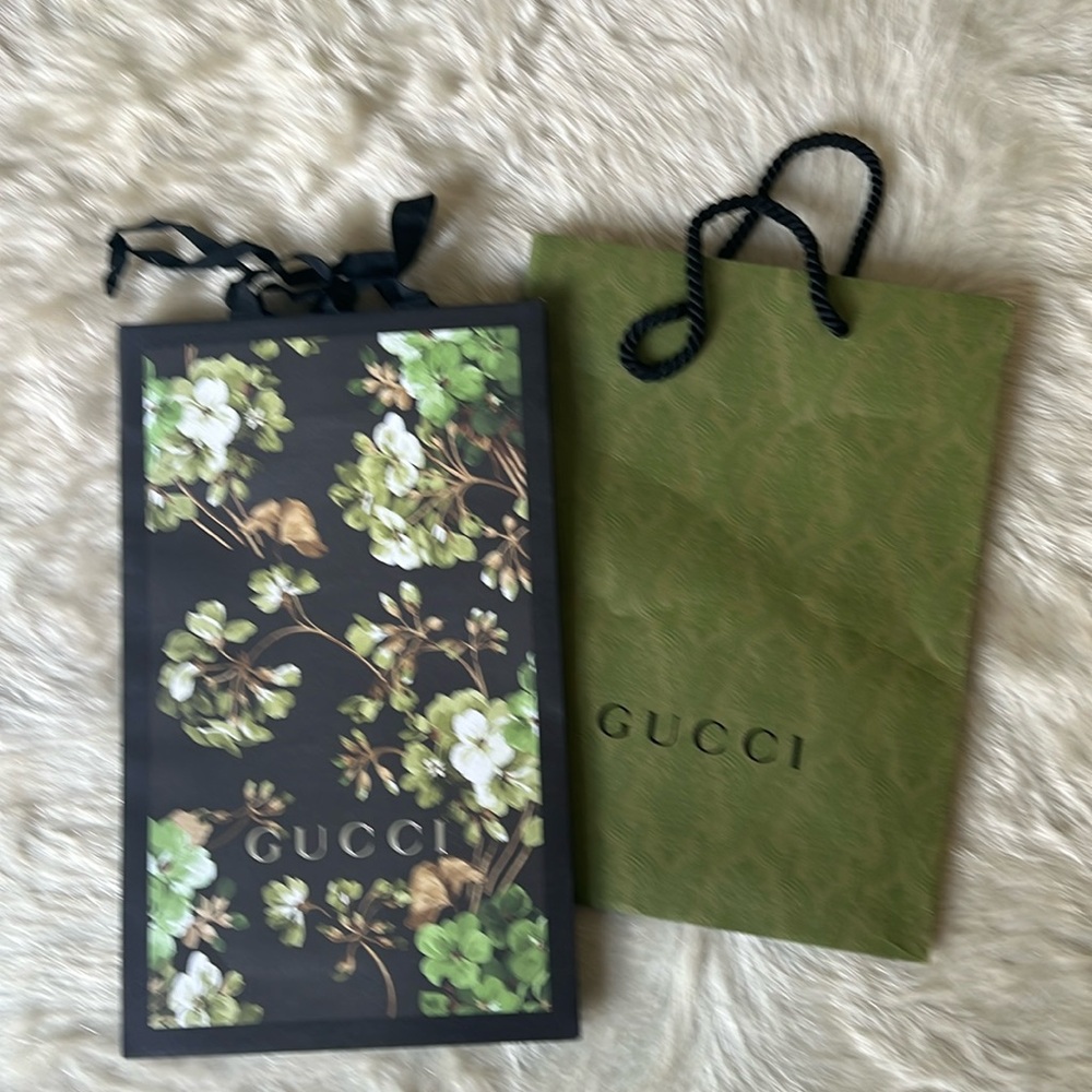Gucci gift bags. Authentic set of 2